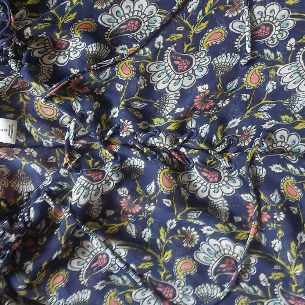 Old Navy blouse‎ - Picture 4 of 8